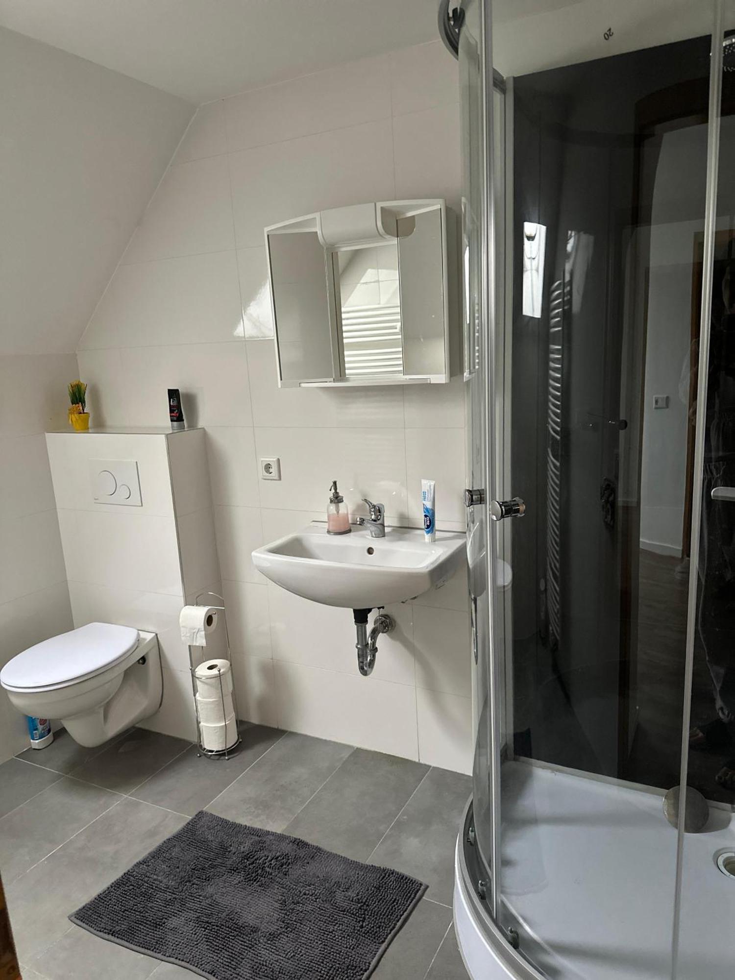 Apartment Homeberg - Feine 3 Zimmer, 4 Betten, 60qm In Lage Duisburg