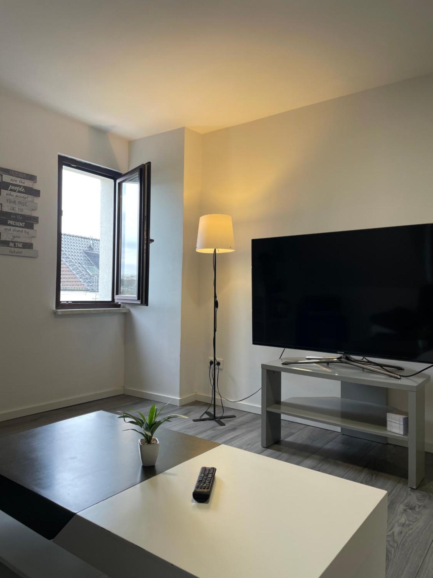 Homeberg - Feine 3 Zimmer, 4 Betten, 60qm In Lage * Duisburg